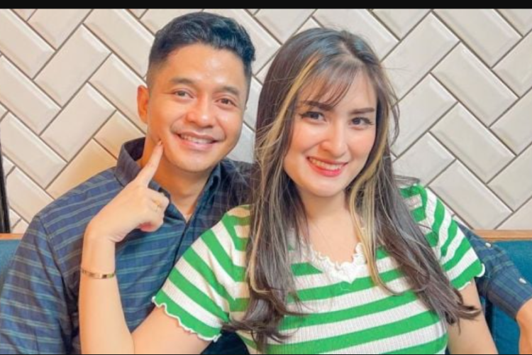Diduga Rumah Tangga Retak, Angbeen Rishi Umrah Tanpa Didampingi Adly Fairuz!